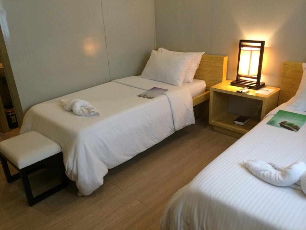 Shore Time Hotel - Annex Balabag  Экстерьер фото