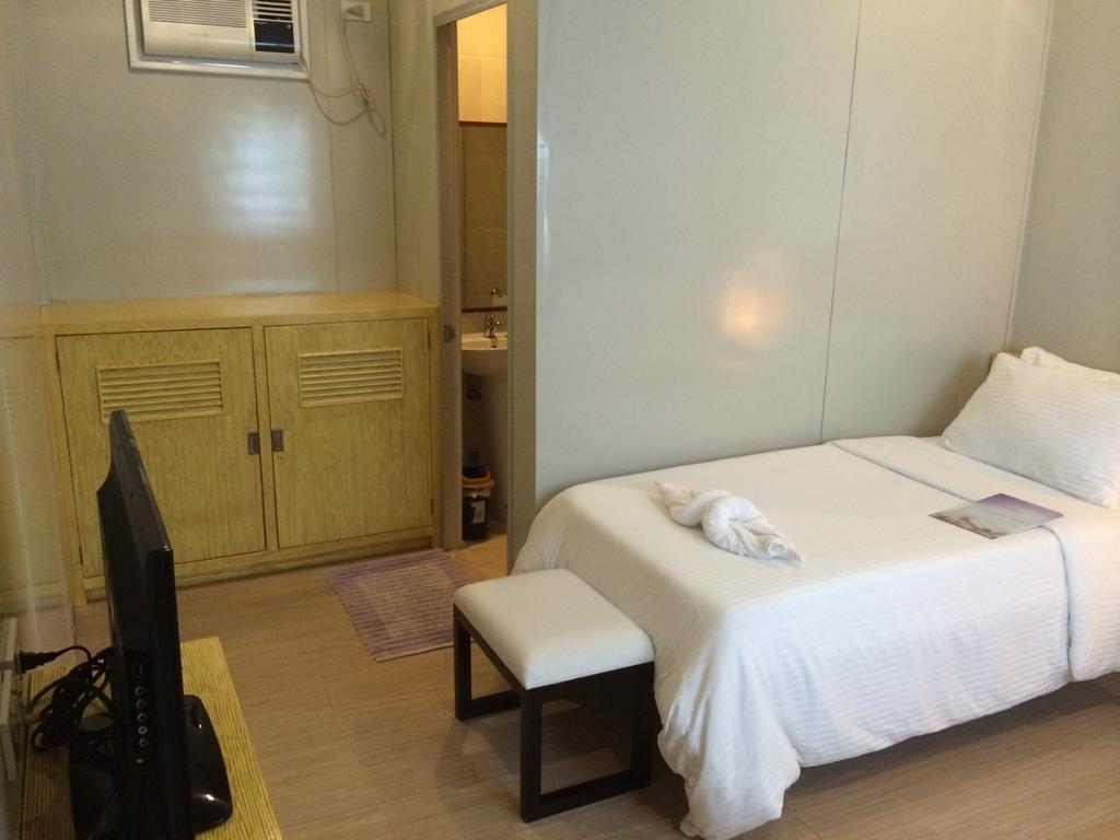 Shore Time Hotel - Annex Balabag  Экстерьер фото