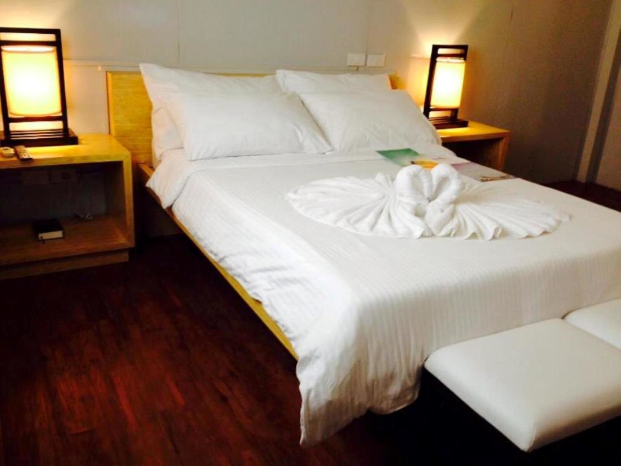 Shore Time Hotel - Annex Balabag  Экстерьер фото